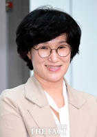  첫 출근길에서 미소 짓는 원민경 여가부 장관 후보자 [포토]