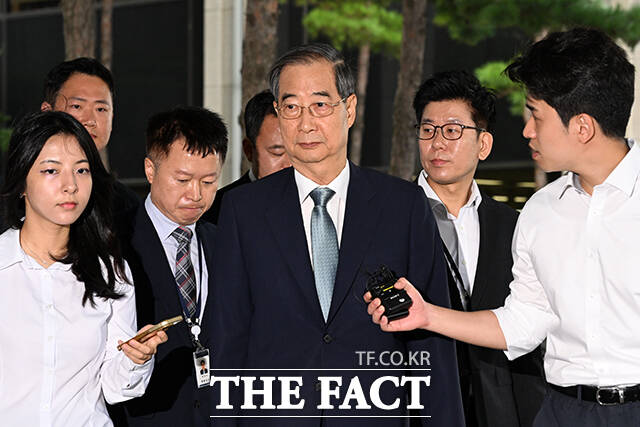 한덕수 전 국무총리가 19일 내란 사건을 수사하는 조은석 특별검사팀에 피의자 신분으로 출석했다. /서예원 기자