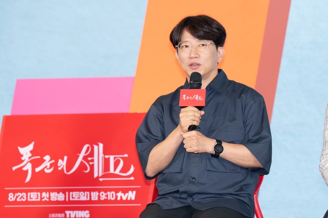 장태유 감독이 19일 오후 2시 서울 구로구 신도림 디큐브시티에서 열린 tvN 새 토일드라마 폭군의 셰프(극본 fGRD, 연출 장태유) 제작발표회에 참석해 캐스팅 과정에서 벌어진 이슈에 대해 전했다. /tvN