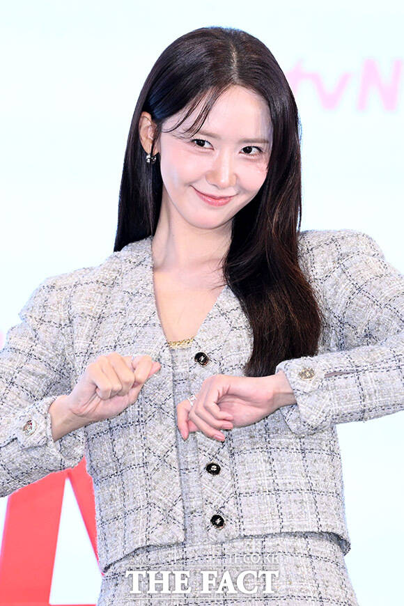 셰프 포즈 취하는 임윤아.