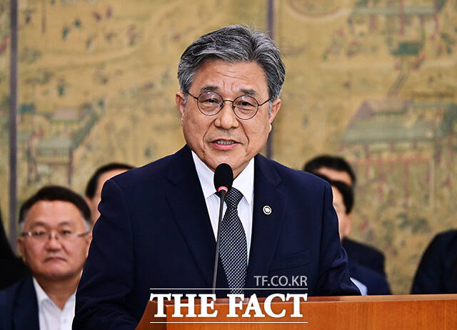 2024 회계연도 결산에 대한 제안설명 하는 허민 국가유산청장.