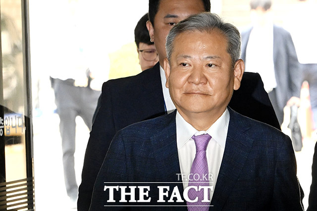 내란 사건을 수사하는 조은석 특별검사팀이 19일 12·3 비상계엄 당시 언론사 단전·단수 혐의 등을 받는 이상민 전 행정안전부 장관을 구속 상태로 재판에 넘겼다. /남용희 기자