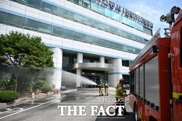 19일 한국가스공사 대전충청지역본부에서 진행된 화재 및 테러 대응 훈련 모습. /대전 중구