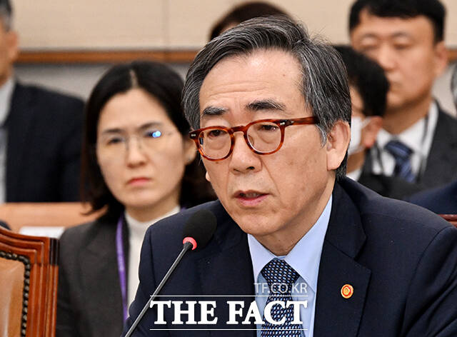 조태열 외교부 장관이 3월 19일 오후 서울 여의도 국회에서 열린 법제사법위원회 전체회의에 참석해 질의에 답변을 하고 있다. /국회=배정한 기자