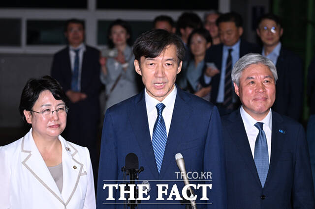 김선민 조국혁신당 당대표 권한대행이 광복절 특별사면으로 출소한 조국 전 대표에 대한 반대 여론을 조 전 대표의 정치적 파워를 보여주는 것이라고 평가했다. 사진은 김선민 혁신당 당대표 권한대행(왼쪽부터), 조국 전 혁신당 대표, 서왕진 혁신당 원내대표. /이새롬 기자