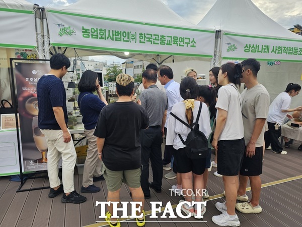 대전 0시 축제 현장에 마련된 사회적경제 장터의 모습./대전시