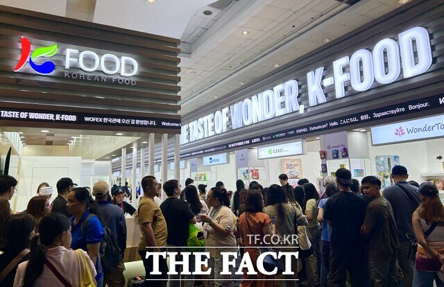 aT가 필리핀 국제식품박람회(WOFEX)에서 한국관을 운영하고 있다./aT
