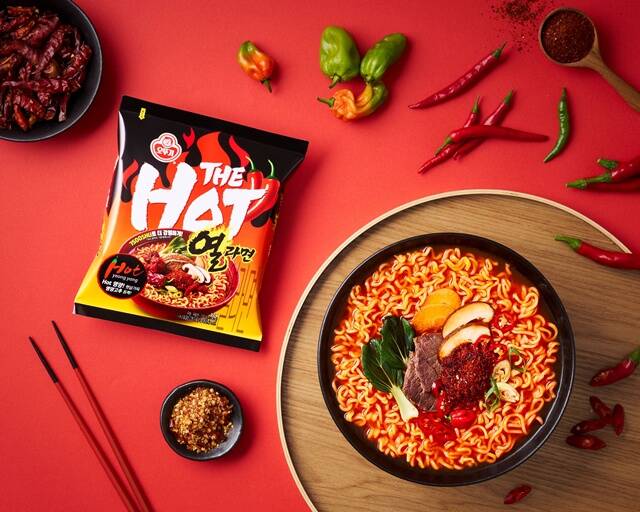 오뚜기가 역대 오뚜기 출시 라면 중 가장 매운 더핫 열라면을 출시한다. /오뚜기