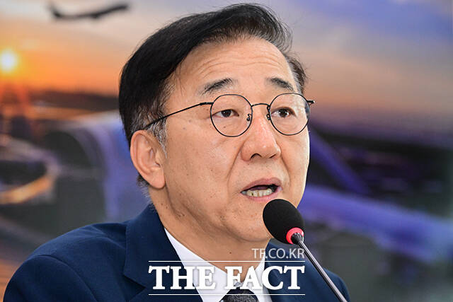 김윤덕 국토교통부 장관이 19일 오전 서울 여의도 국회에서 열린 국토교통위원회 전체회의 출석해 의원 질의에 답변하고 있다. /국회=남윤호 기자