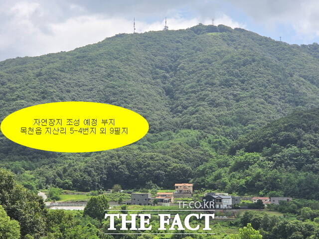 흑성산 수목장림 조성 예정지 인근 전원주택단지 전경. 주민들은 청정지역 훼손을 우려하고 있다. /정효기 기자