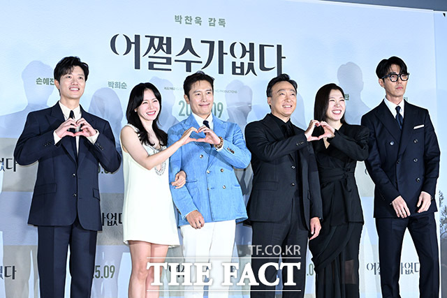 배우 박희순 손예진 이병헌 이성민 염혜란 차승원(왼쪽부터)이 호흡을 맞춘 영화 어쩔수가없다는 오는 9월 개봉 예정이다. /남용희 기자