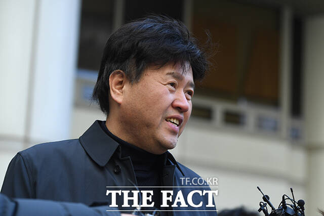 대법원이 이재명 대통령의 측근인 김용 전 민주연구원 부원장의 보석 청구를 받아들였다. 김 전 부원장이 지난해 2월 서울 서초구 서울고등법원에서 열린 항소심 선고 공판에 출석하고 있다. /장윤석 기자