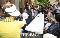  현저동 모아타운 주민들과 간담회 갖는 오세훈 시장 [포토]