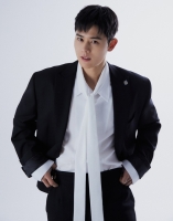  김동준, 골든문엔터 전속계약…대표와 18년 인연