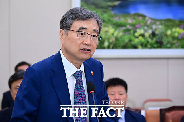 인사말 전하는 조 장관.