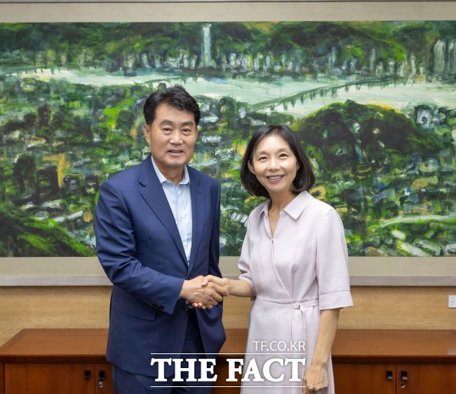 하은호 군포시장(사진 왼쪽)과 최호정 서울시의회 의장 /군포시