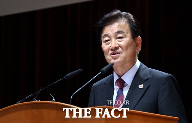 통일부는 20일 김여정 북한 노동당 부부장의 담화에 대해 이재명 정부의 한반도 평화를 위한 선제적 조치들은 일방의 이익이나 누구를 의식한 행보가 아니라 남과 북 모두의 안정과 번영을 위한 것이라고 밝혔다. 사진은 정동영 통일부 장관. /임영무 기자