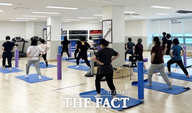 정읍체력인증센터가 2025년 상반기 고객만족도 조사에서 전국 2위, 광주·전라 권역 1위에 오르며 운영 성과를 입증했다. 정읍체력인증센터는 95.4점을 기록해 전체 평균인 90점을 크게 웃돌았다. /정읍시