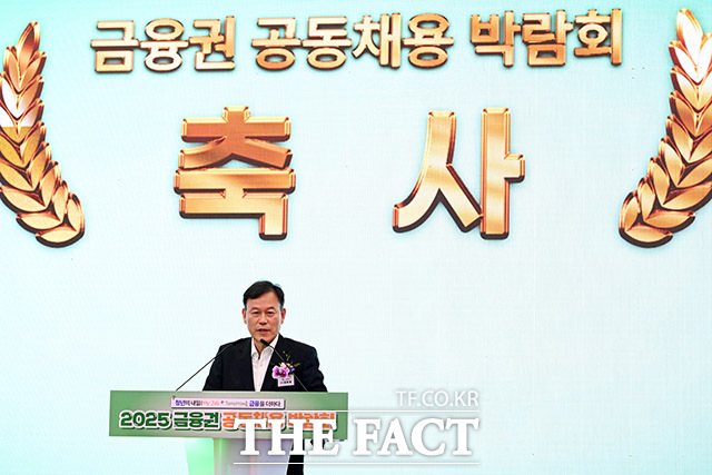 축사하는 윤한홍 국회 정무위원회 위원장.