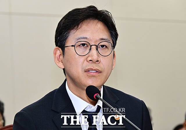 배경훈 과학기술정보통신부 장관이 20일 오전 서울 여의도 국회에서 열린 과학기술정보방송통신위원회 전체회의에 참석해 의원들의 질의에 답변을 하고 있다. /국회=배정한 기자