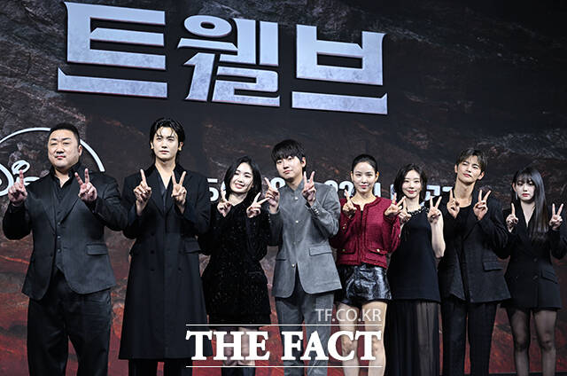 배우 마동석과 박형식, 레지나 레이, 성유빈, 안지혜, 이주빈, 서인국, 강미나(왼쪽부터)가 20일 오전 서울 중구 앰배서더 서울 풀만에서 열린 STUDIO X+U 트웰브 제작발표회에 참석해 포즈를 취하고 있다. /서예원 기자