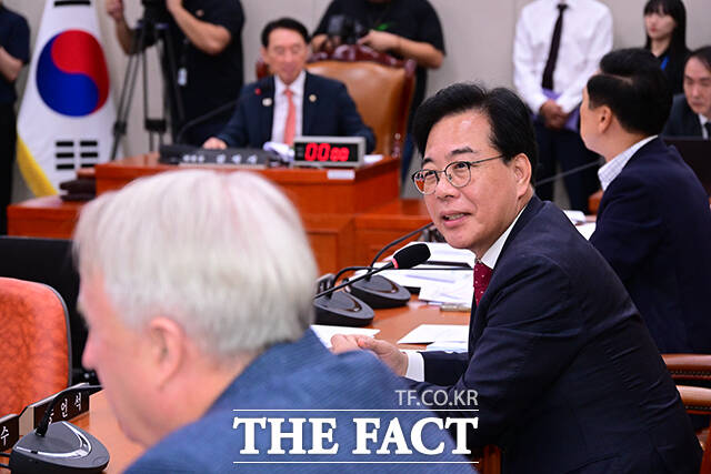 보임 인사하는 송언석 원내대표.