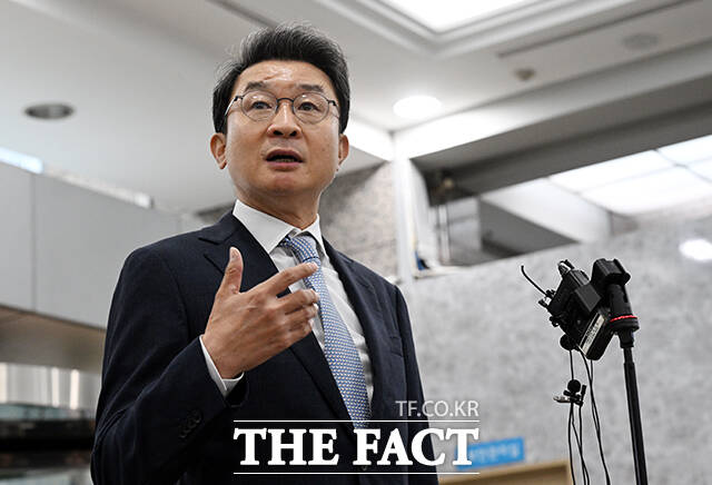 이억원 금융위원장 후보자가 8월 14일 오전 서울 중구 청계천로 예금보험공사에 마련된 인사청문 준비사무실로 출근하며 소감을 밝히고 있다. /임영무 기자