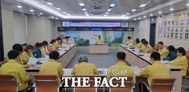 고창군이 20일 김영식 부군수 주재로 2025년 실적 지자체 합동평가 실적 향상을 위한 추진상황 점검회의를 개최했다. / 고창군