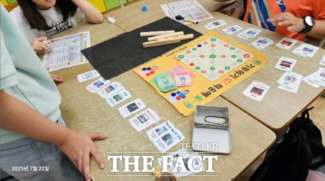 용인시가 자체 개발한 교구 기후위기도 적응해윷 /용인시