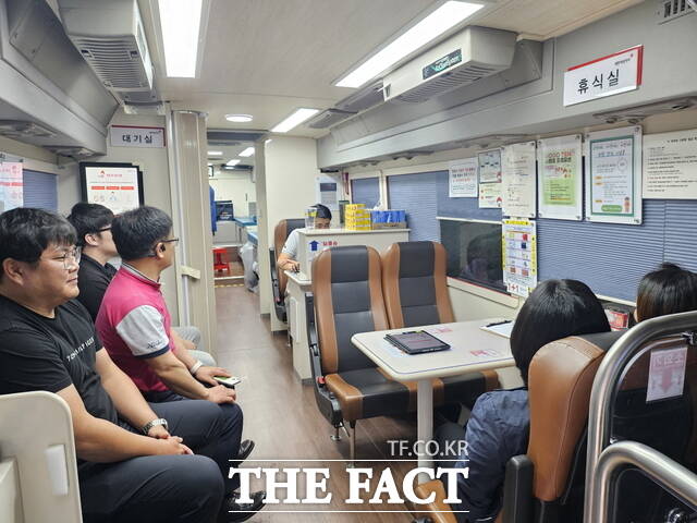 진도군이 헌혈 행사를 실시하고 있다./진도군