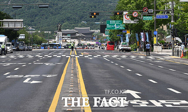 민방위 훈련 교통통제로 텅 빈 세종대로.