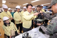  방독면 착용하는 김민석 국무총리 [포토]