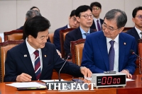  국회 외통위 출석한 정동영·조현 장관 [TF사진관]