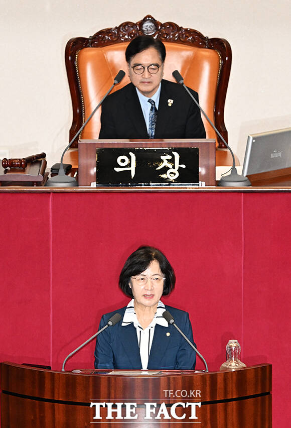 당선인사 하는 추미애 신임 법사위원장.