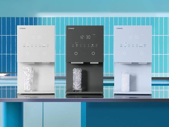 코웨이가 21일 대용량 얼음을 원하는 소비자들에게 적합한 아이콘 얼음정수기 맥스를 출시했다. /코웨이