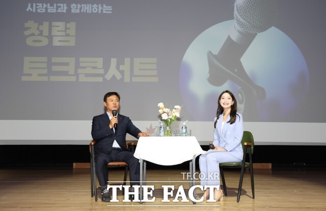 정읍시 시장과 직원들이 격의 없이 소통하는 청렴토크콘서트는 진솔한 대화를 통해 서로 고충을 이해하고 신뢰를 다지는 계기가 됐다. /정읍시