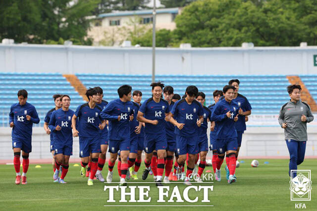 이창원 감독이 이끄는 남자 20세 이하(U-20) 대표팀이 오는 9월 칠레에서 개최되는 FIFA U-20 월드컵에 대비한 최종 국내 훈련 소집명단을 발표했다. 사진은 지난 5월 강원도 원주에서 진행된 국내 소집 훈련 당시 남자 U-20 대표팀의 모습. /KFA
