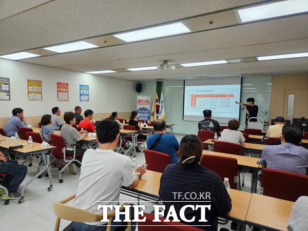 21일 열린 대전 중구 구인·구직 JOB-매칭데이(현장 면접) 행사 모습./대전 중구