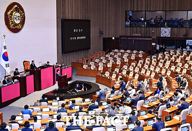 신임 법사위원장 투표에 불참한 국민의힘 의원들.