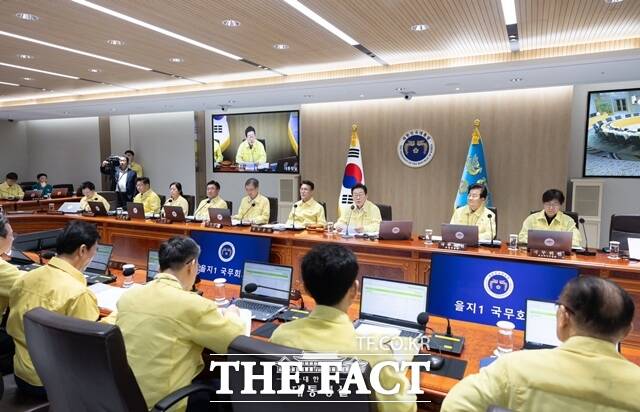 이재명 대통령은 을지연습 마지막날인 21일 전시지휘소 B-1 벙커에서 종합상황보고회의를 주재했다. 이 대통령이 18일 용산 대통령실에서 주재한 제1회 을지국무회의 및 제37회 국무회의에서 발언하고 있다. /대통령실