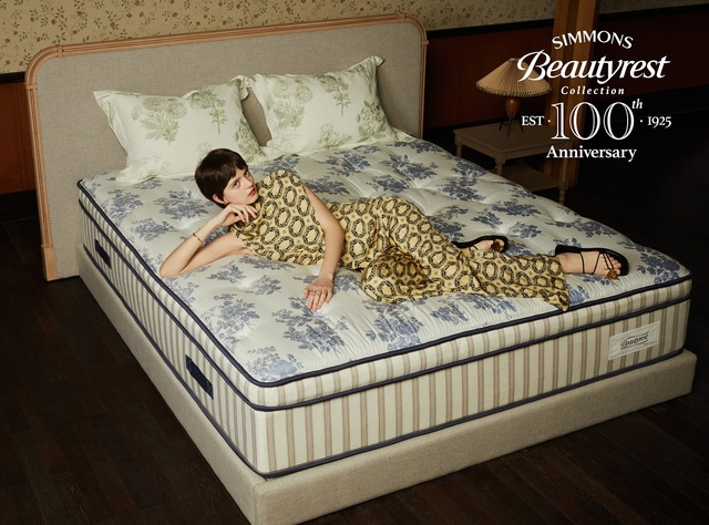 시몬스가 신세계 패션 플랫폼 W컨셉에 공식 입점한다. /시몬스