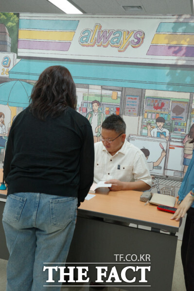 화순군이 김호연 작가와의 만남을 개최하고 있다./함평군