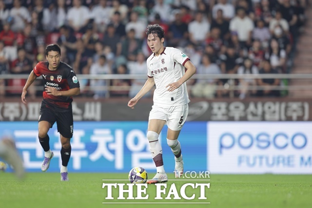 철벽 수비를 자랑하는 광주FC의 센터백 변준수./K리그