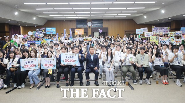 정읍시가 펼친 청렴골든벨 퀴즈 대회는 어려운 법규와 지침을 재미있는 퀴즈로 풀며 직원들의 자발적인 학습을 유도했다. /정읍시