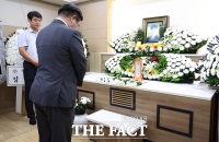  이태원 참사 소방대원 빈소 조문하는 윤호중 행안부 장관 [포토]