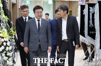  이태원 참사 출동 소방관 빈소 찾은 윤호중 행정안전부 장관 [포토]