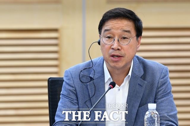 국회 행정안전위원회 소속 위성곤 더불어민주당 의원이 재난 피해를 최소화하기 위한 법안을 발의했다. 이번 개정안은 지방자치단체장과 지역통제단장이 대피를 명한 경우, 대피장소에 인력을 배치하고 안전취약계층의 대피를 지원할 수 있도록 명문화한다. /더팩트 DB