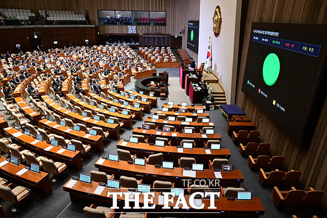 22일 서울 여의도 국회에서 열린 본회의에서 한국교육방송공사법 일부개정법률안이 재석 180인에 찬성 179, 반대 1로 가결되고 있다. /국회=남윤호 기자