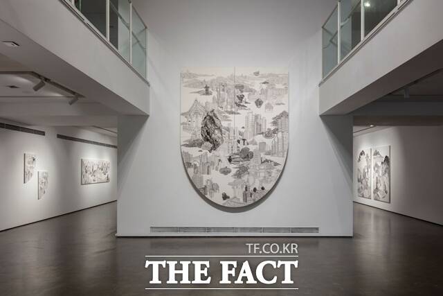 OCI미술관은 9월 27일까지 올해 OCI YOUNG CREATIVES에 선정된 신진 작가 허주혜, 김우경의 개인전을 진행한다. 사진은 허주혜 작가의 작품 그 언젠가. /OCI미술관