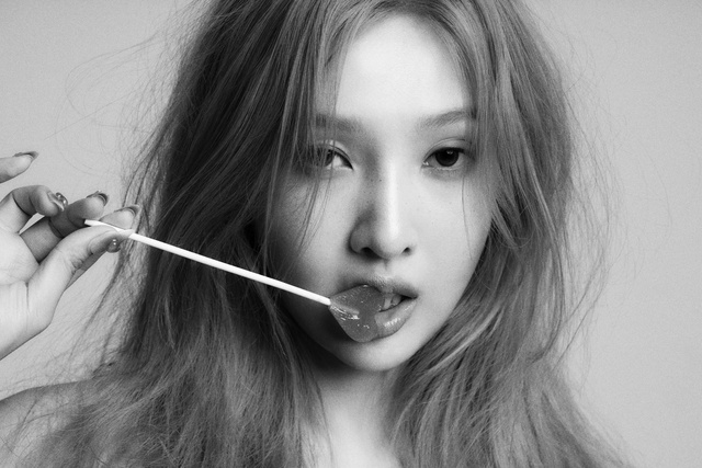 조이는 첫 미니 앨범 From JOY, with Love로 충분한 매력을 갖춘 음색, 어느 장르에도 잘 어울리는 깔끔한 보컬, 꽤 폭넓은 음역대와 다양한 표현법을 들려줬다. /SM엔터